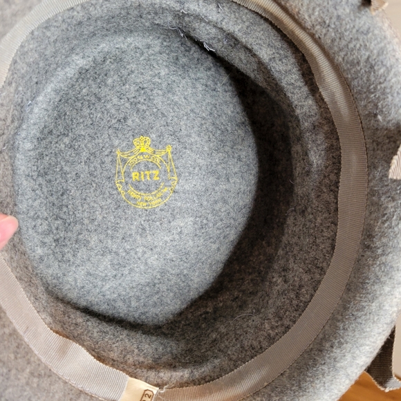 Vintage Hat By Ritz Elegant Gray Wool Hat with Bow - Picture 6 of 9